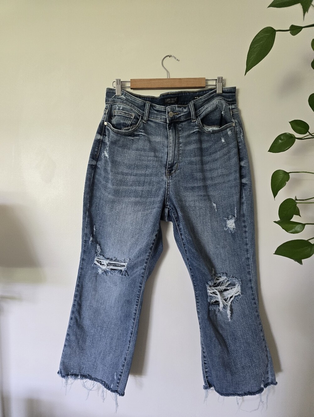 Judy Blue Size 16W Wide Leg Cropped Distressed Jeans